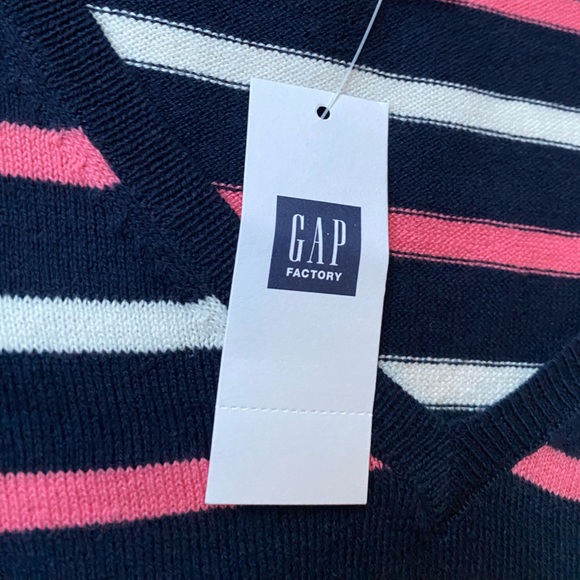Gap V-Neck Striped Pullover Sweater - Picture 9 of 9